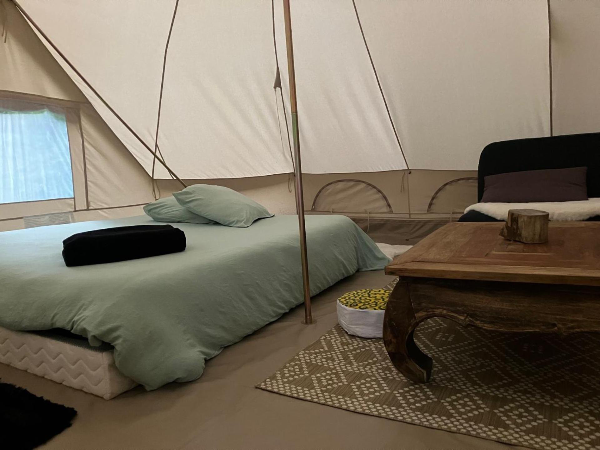 Burzet Grande Tente Tipi En Pleine Foret מראה חיצוני תמונה